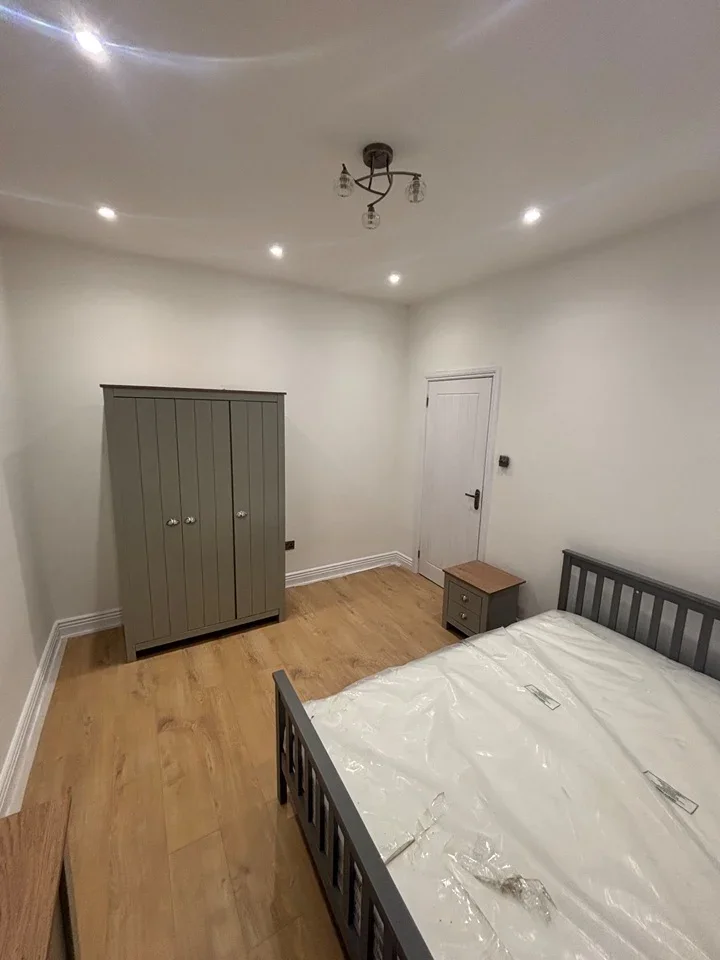 Room Totteridge Road in Greater London