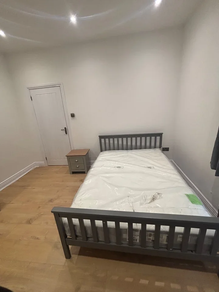 Room Totteridge Road in Greater London