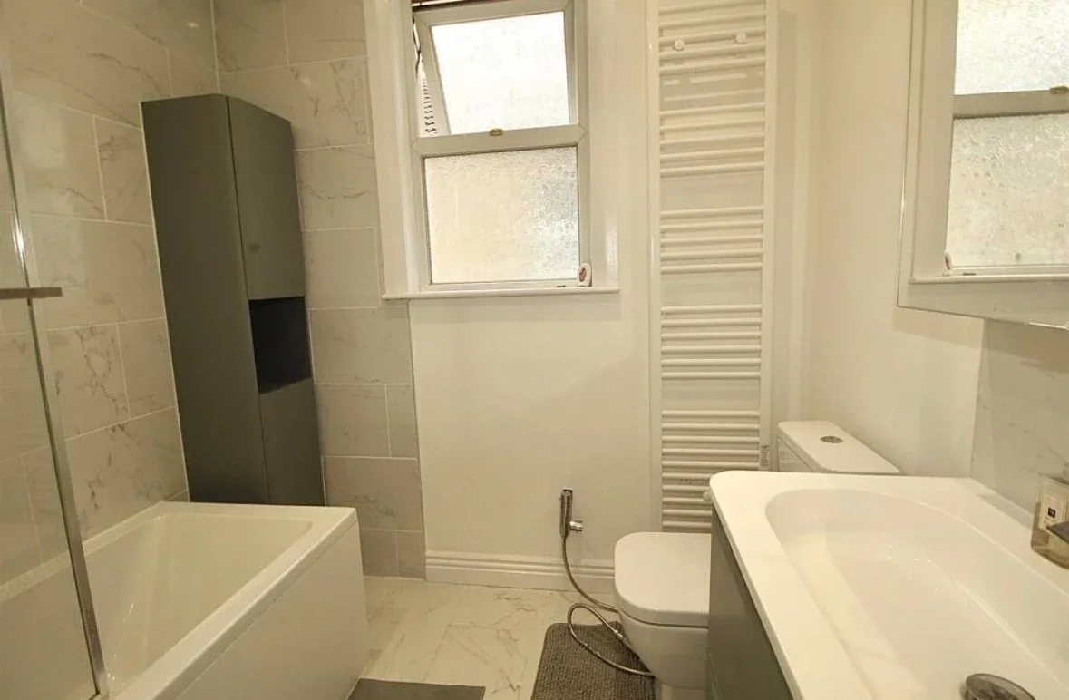 Room Totteridge Road in Greater London