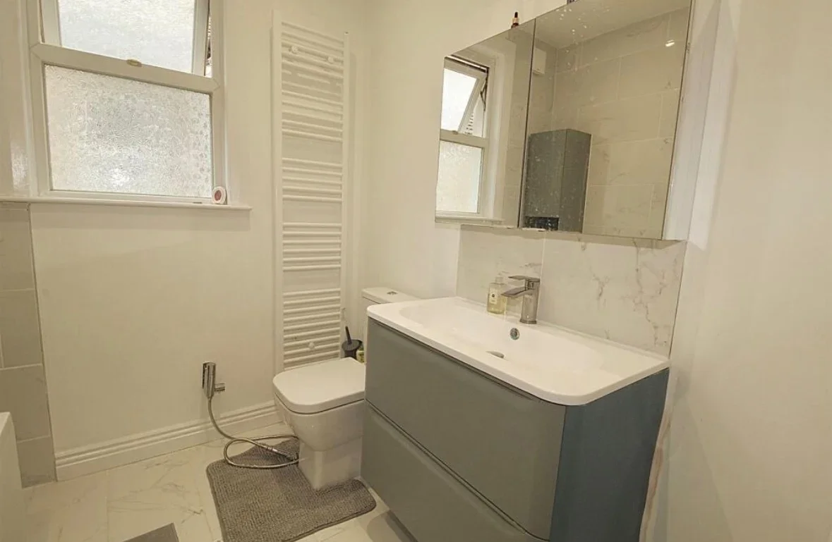 Room Totteridge Road in Greater London