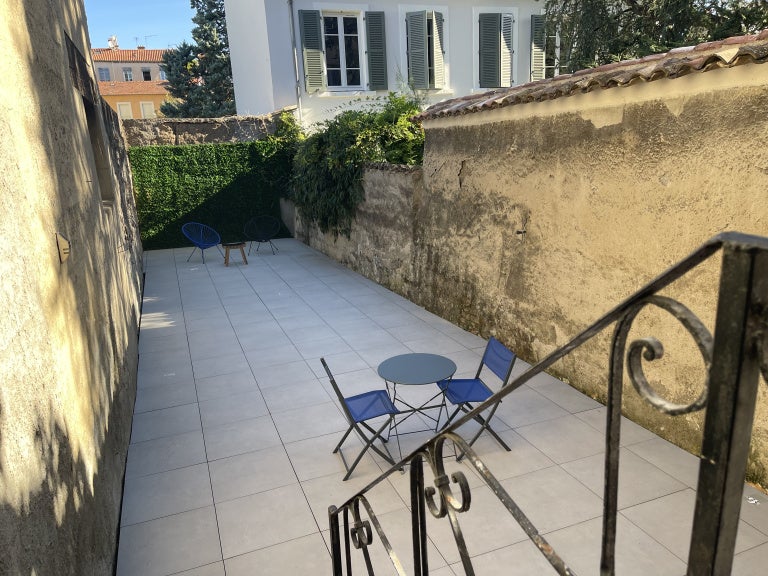Flat Rue de la Persévérance in Lyon