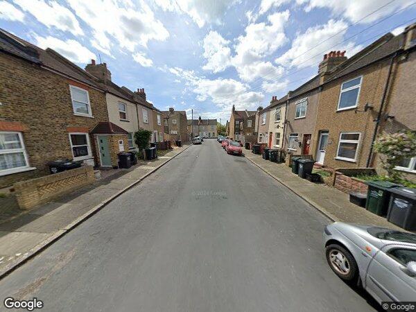 Room Thirza Road in Dartford