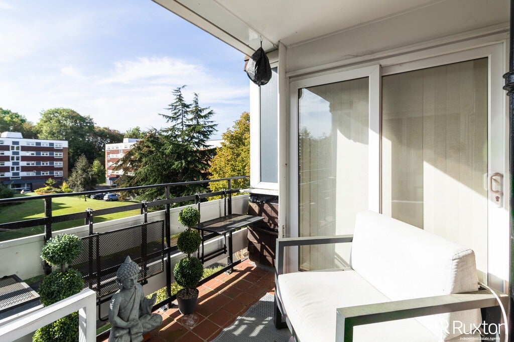 Flat Riverside Drive in Metropolitan Borough of Solihull
