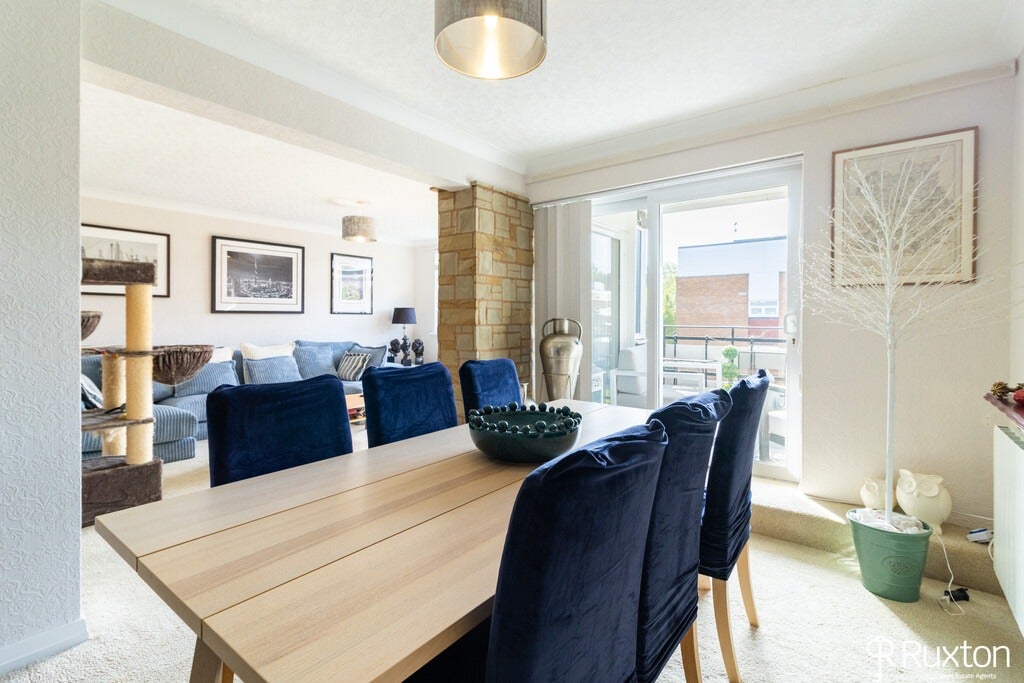 Flat Riverside Drive in Metropolitan Borough of Solihull