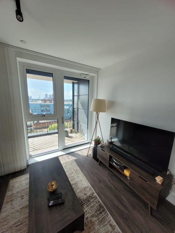 Room Scrubs Lane in Greater London