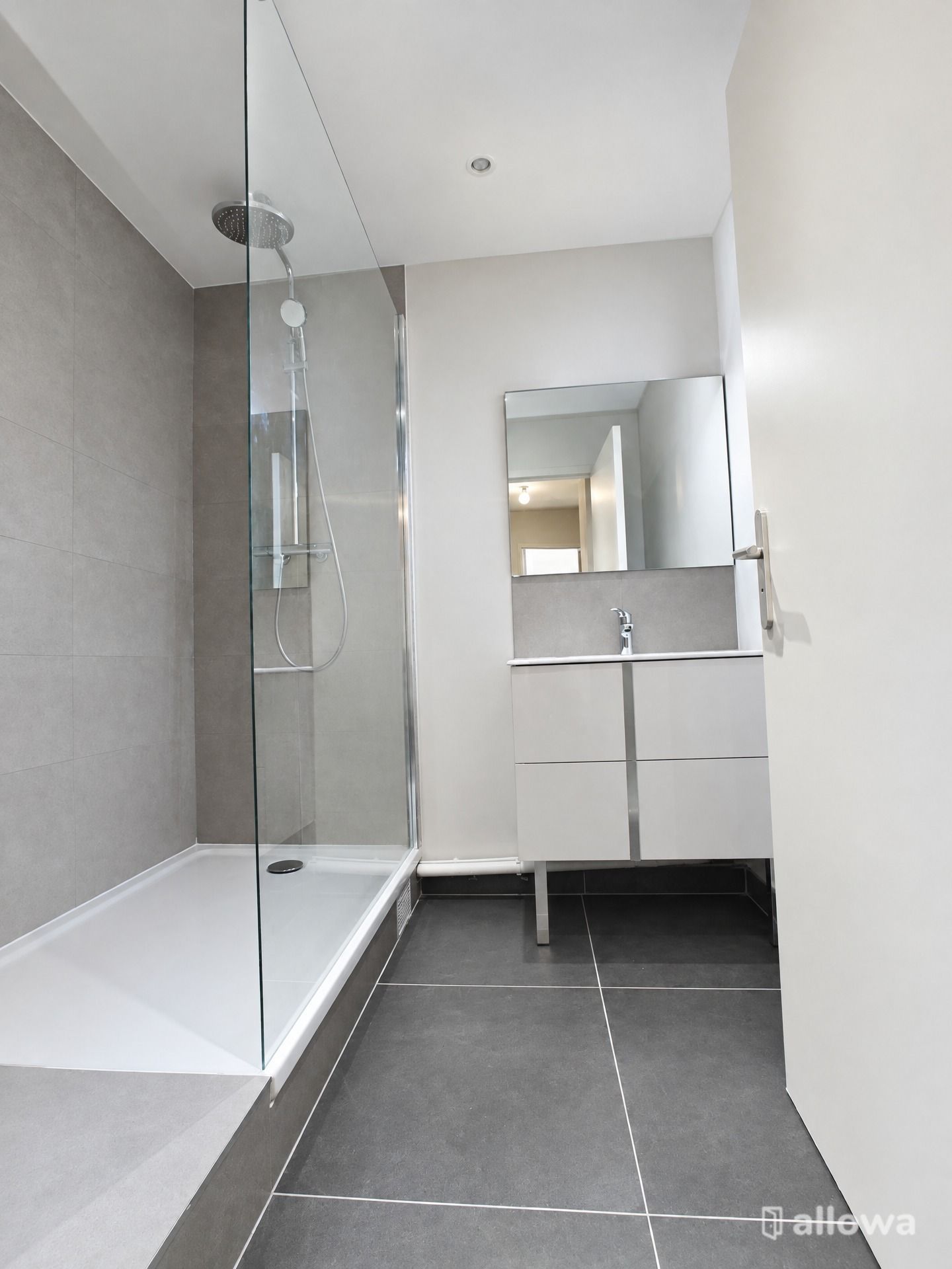 Flat Rue Pouchet in Paris