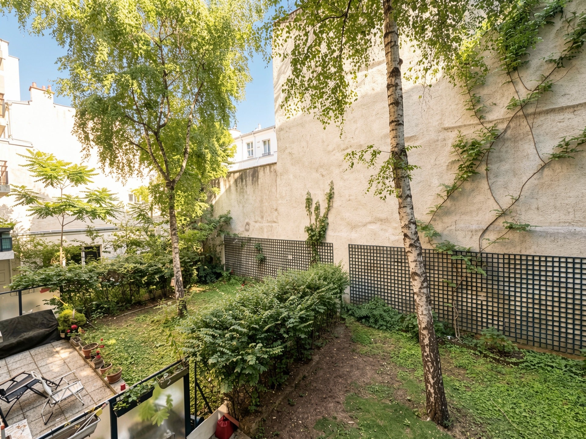 Flat Rue Pouchet in Paris