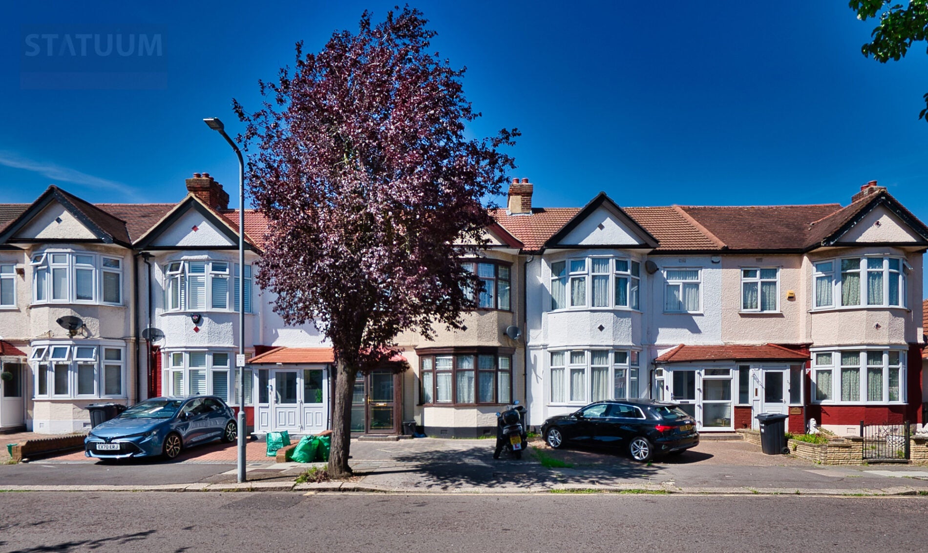 House Newbury Road in Greater London