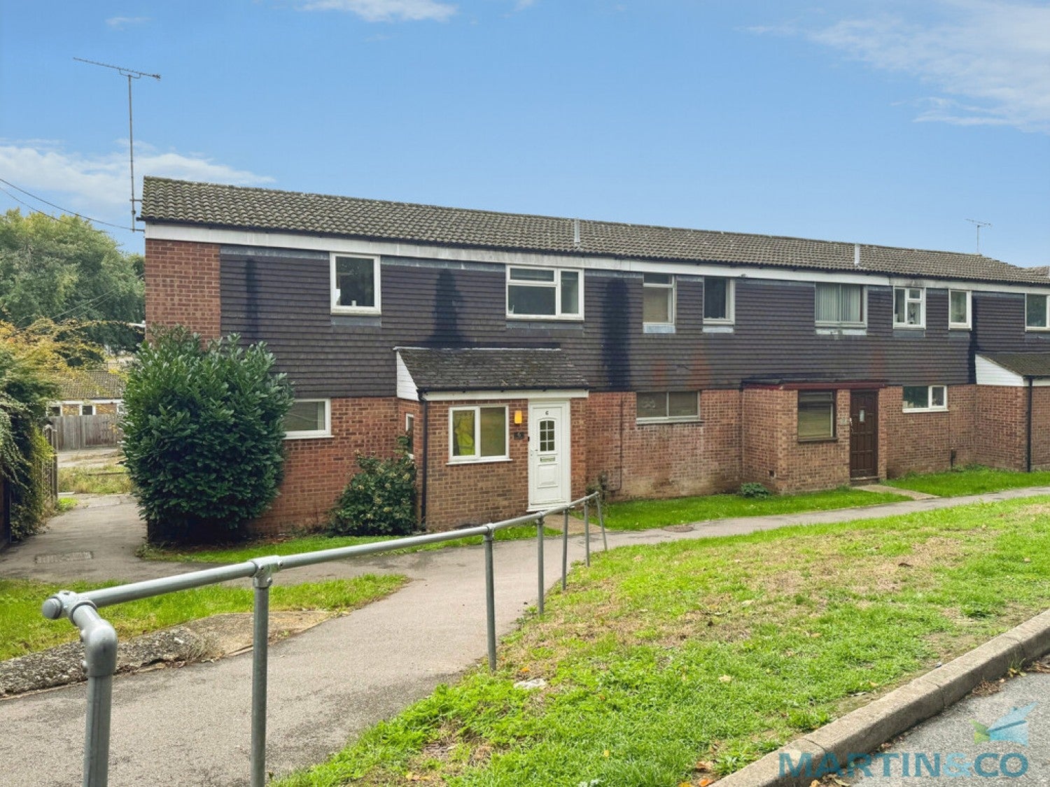 House Rothbrook Drive in Ashford