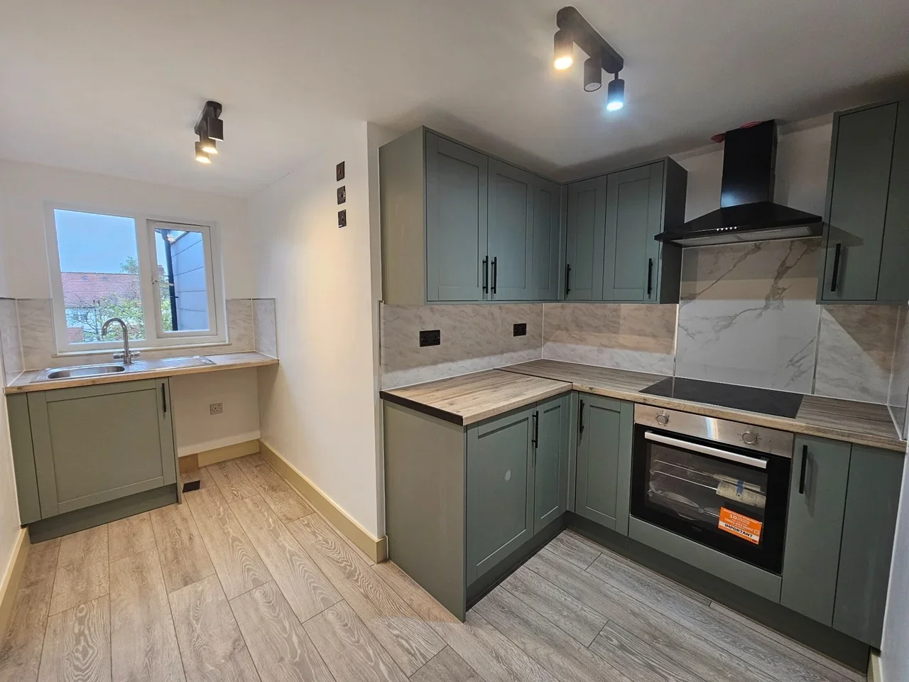 Flat Longfellow Road in Greater London