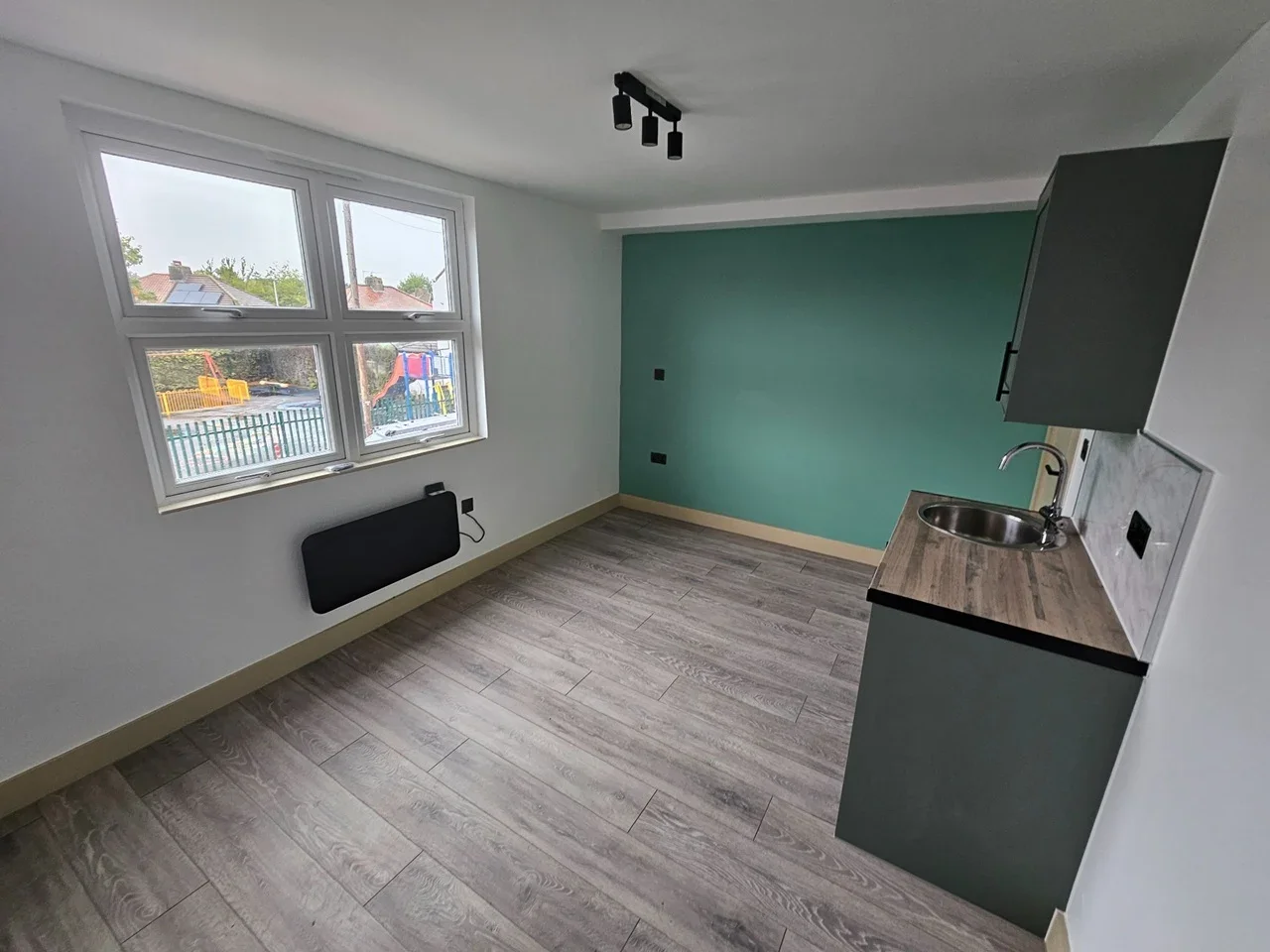 Flat Longfellow Road in Greater London