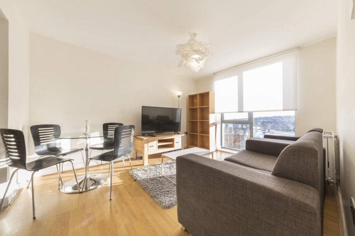 Flat Tanner Close in Greater London