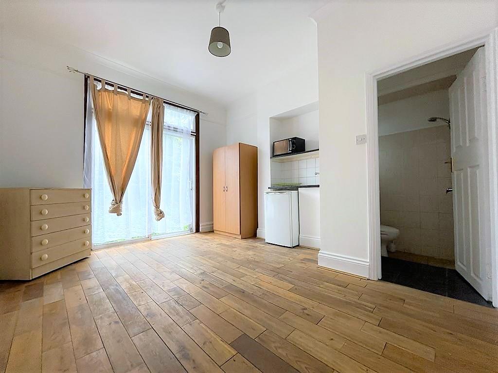 Room Kidderminster Road in Greater London