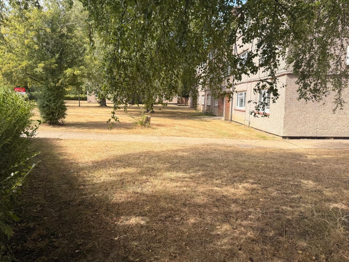 Flat Drakes Drive in St Albans