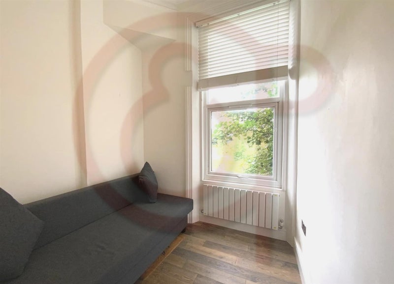Room Haven Green in Greater London
