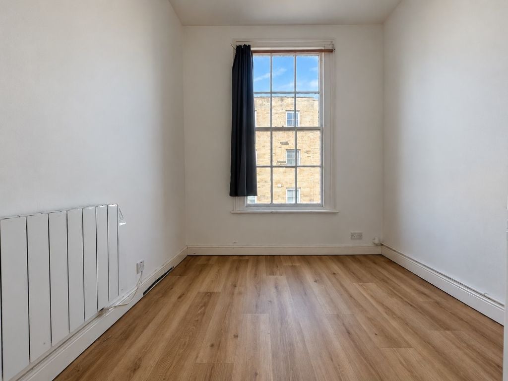 Flat Norfolk Crescent in Havant