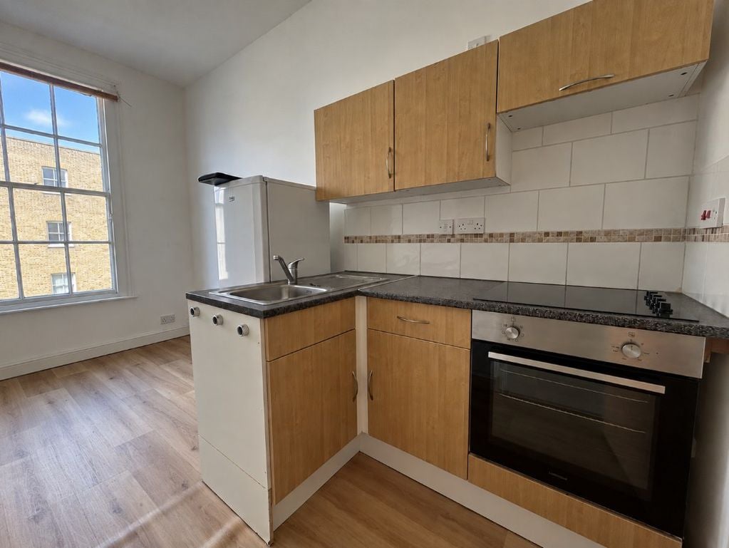 Flat Norfolk Crescent in Havant