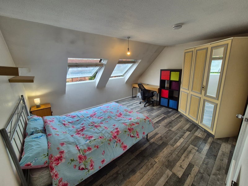Room Rotterdam Drive in Greater London
