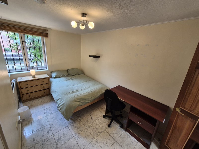 Room Rotterdam Drive in Greater London