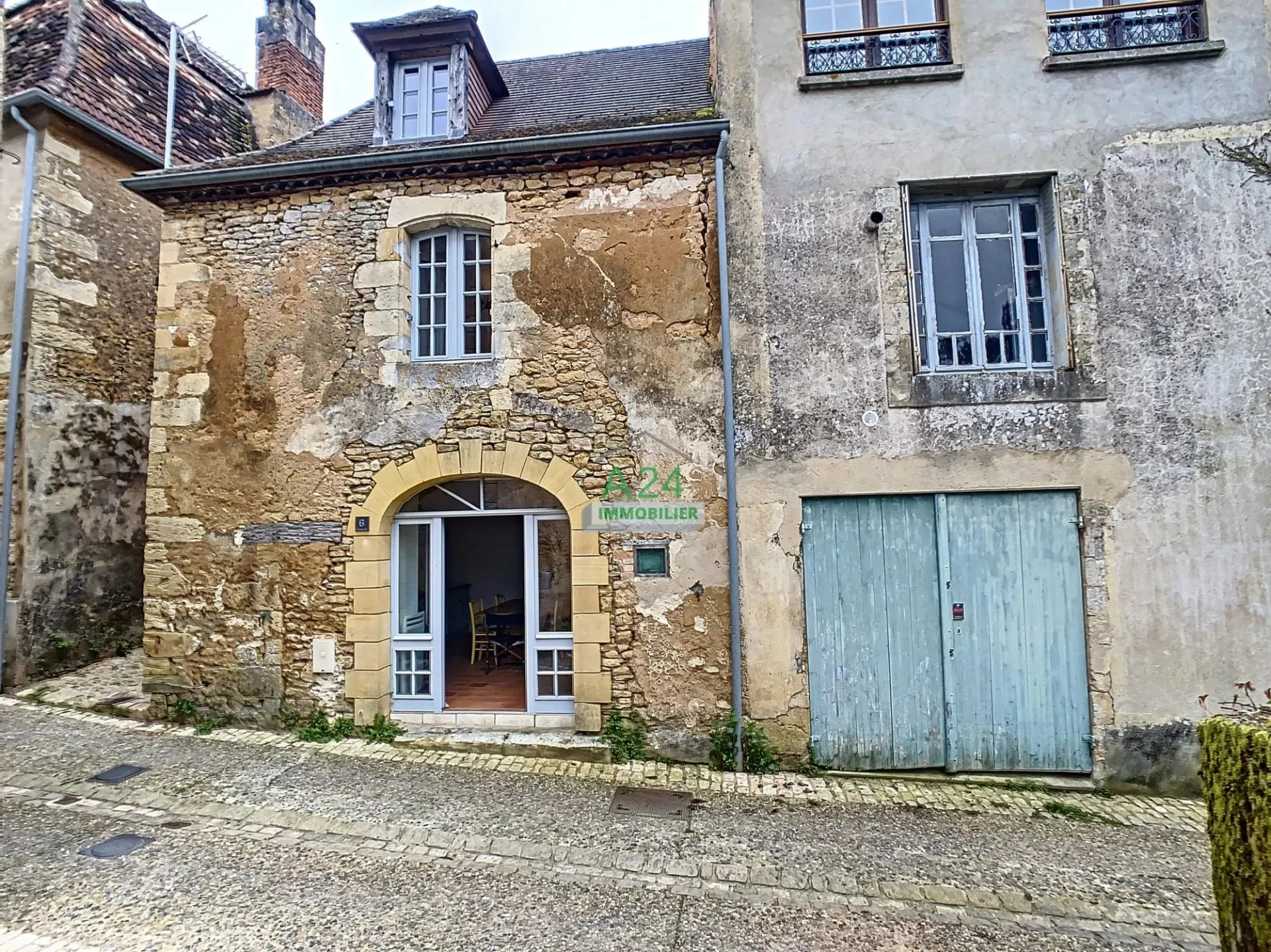 House Avenue Charles de Gaulle in Terrasson-Lavilledieu