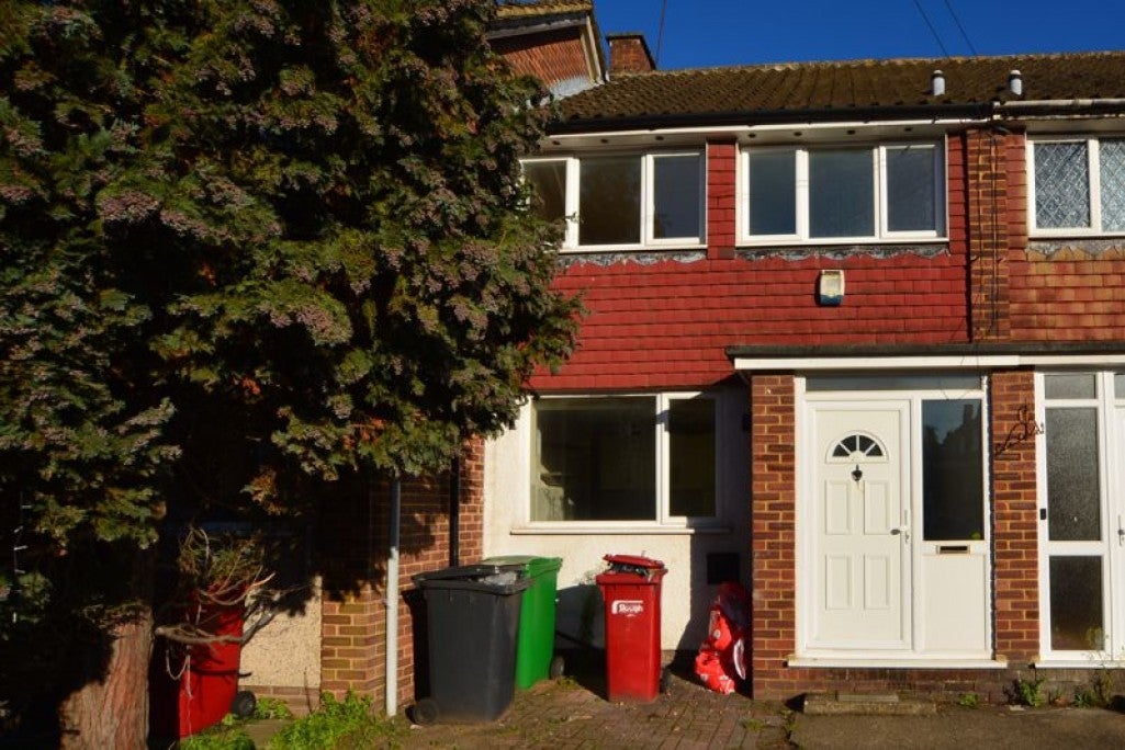 House Aintree Close in Slough