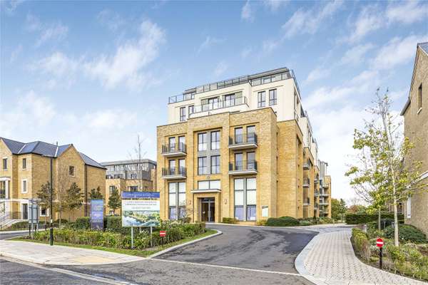 Flat Broom Road in Greater London