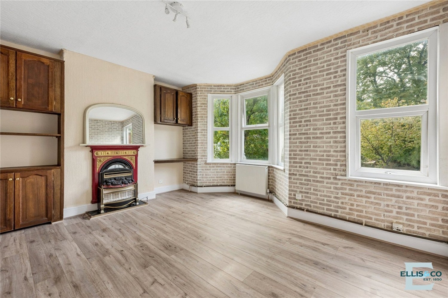 Flat Pembroke Road in Greater London