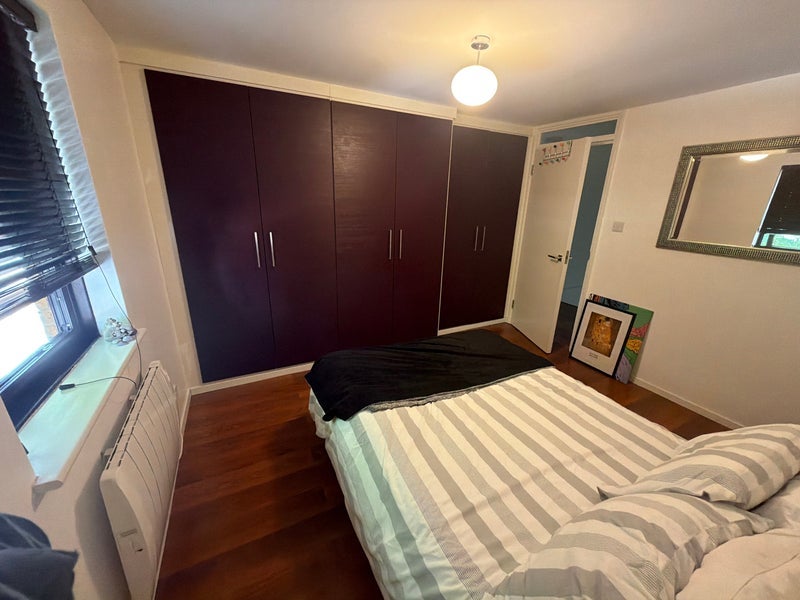 Room Cartwright Street in Greater London