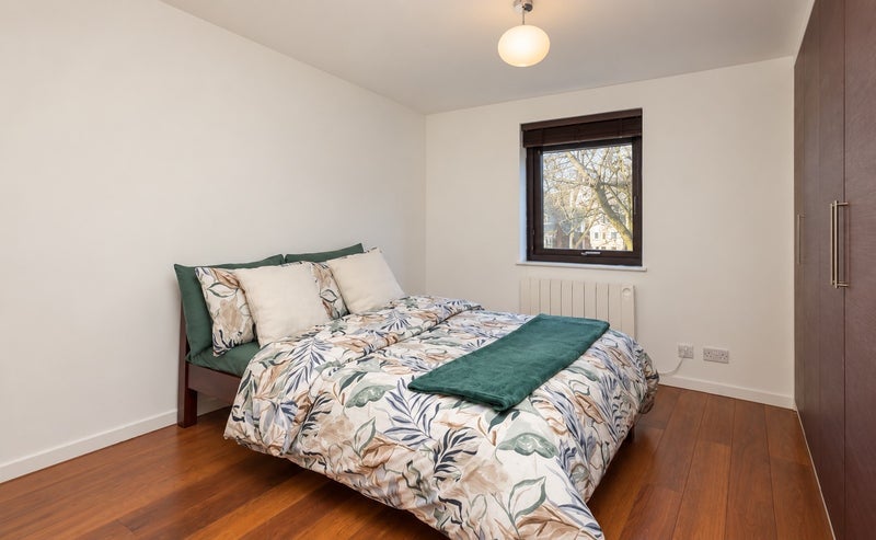 Room Cartwright Street in Greater London