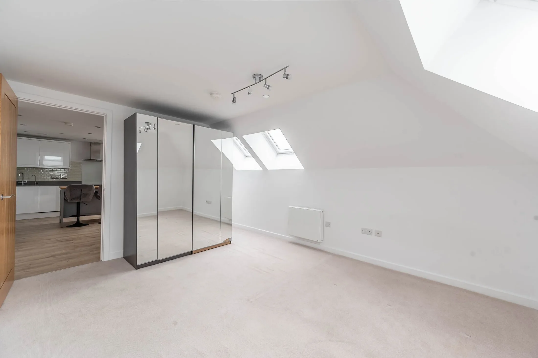 Flat Stanmore Hill in Greater London