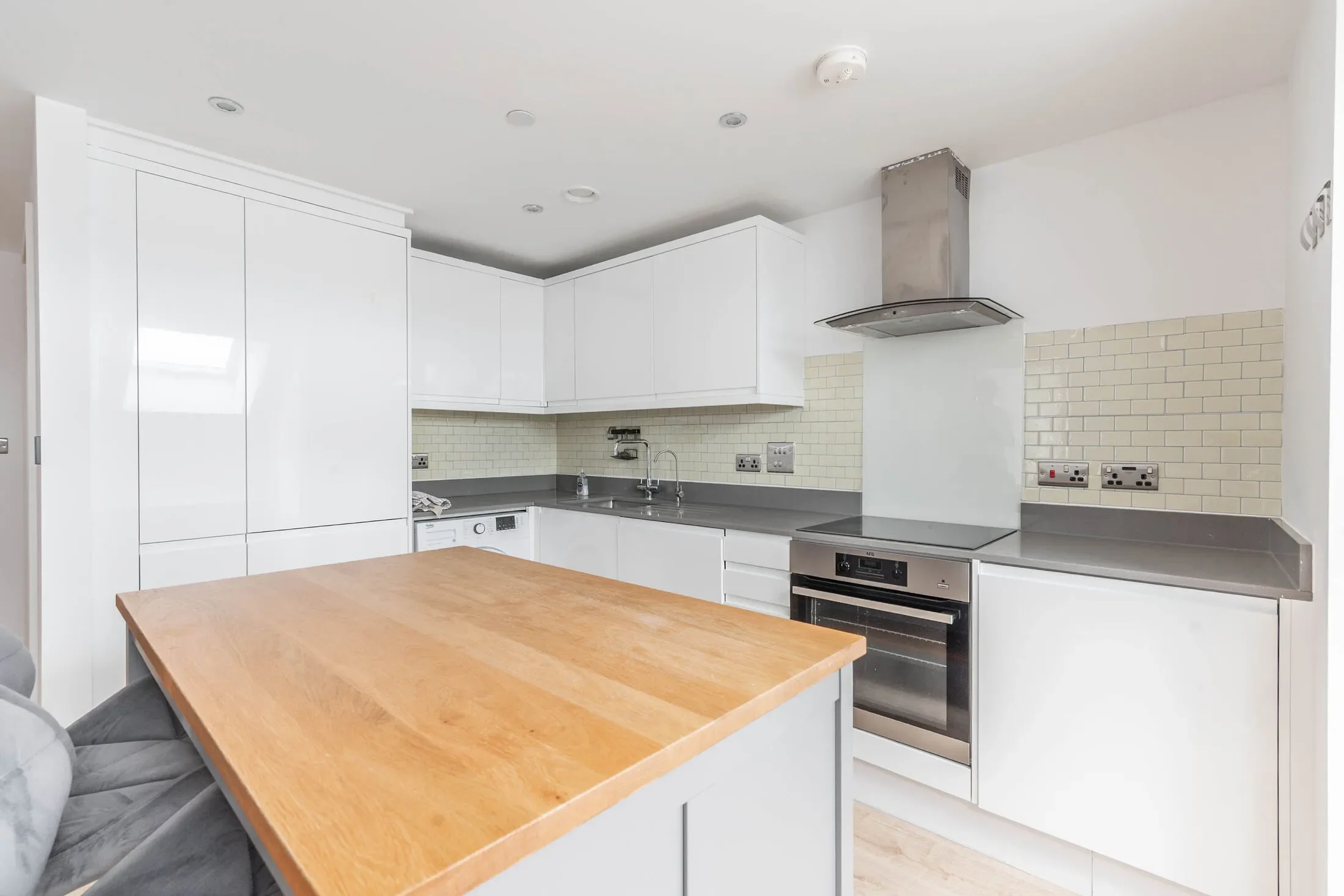 Flat Stanmore Hill in Greater London