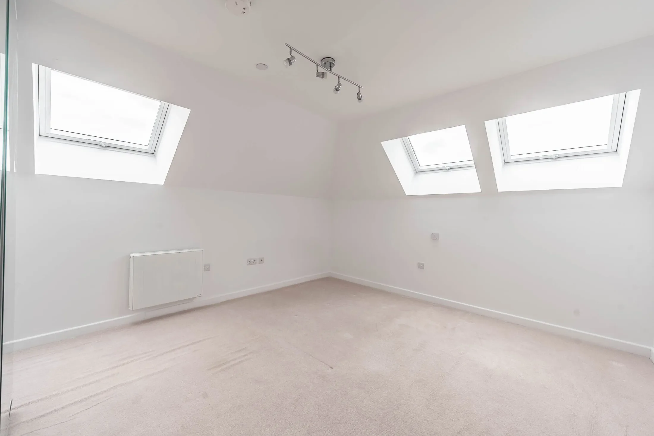 Flat Stanmore Hill in Greater London