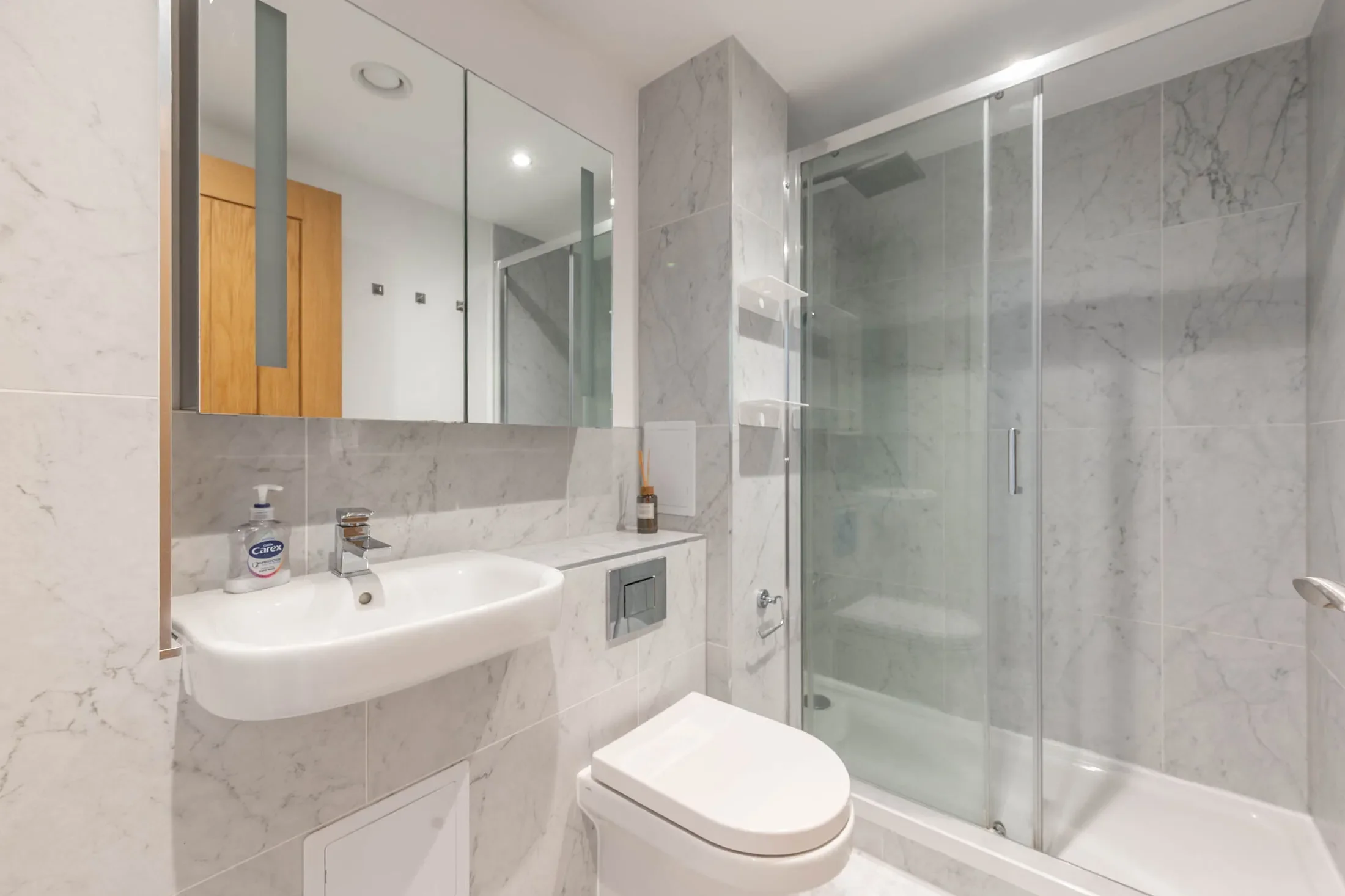 Flat Stanmore Hill in Greater London