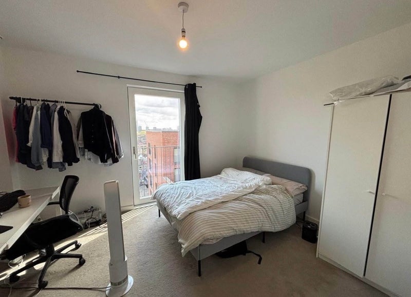 Room Ron Leighton Way in Greater London