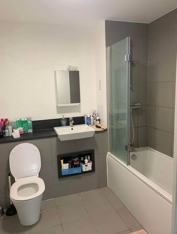 Room Ron Leighton Way in Greater London