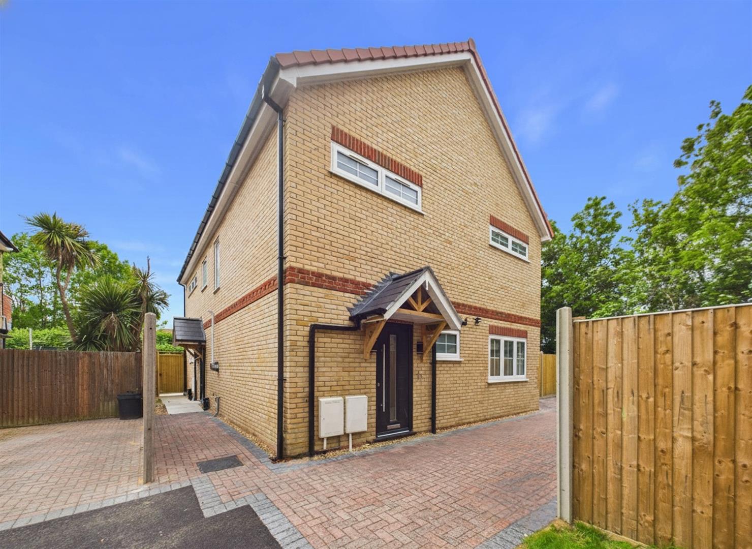 House Berkeley Close in Greater London