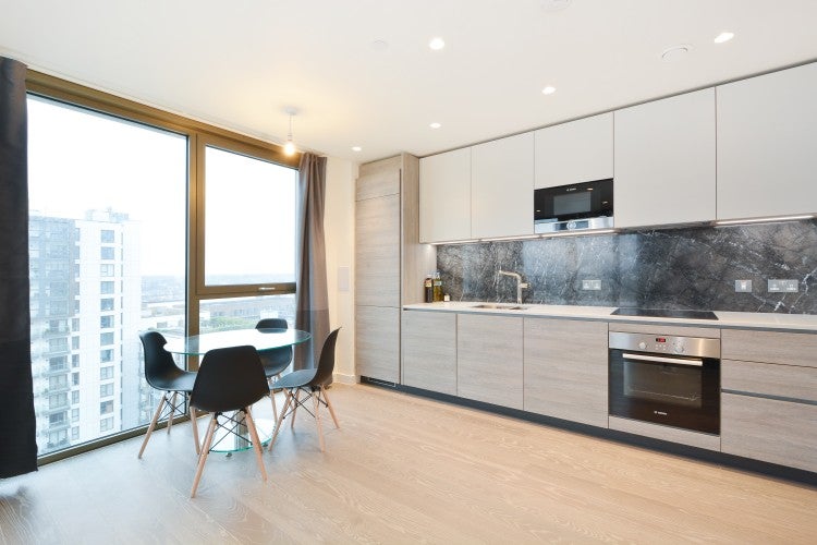 Flat Mudlarks Boulevard in Greater London