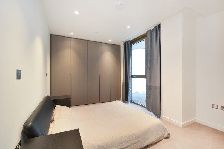 Flat Mudlarks Boulevard in Greater London