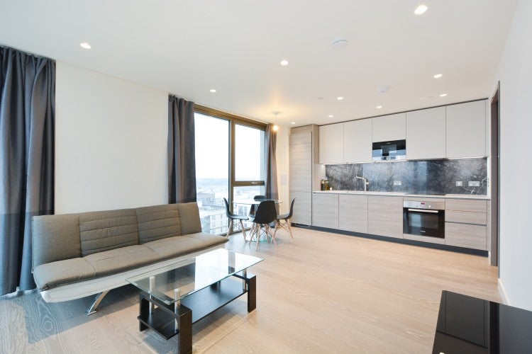 Flat Mudlarks Boulevard in Greater London