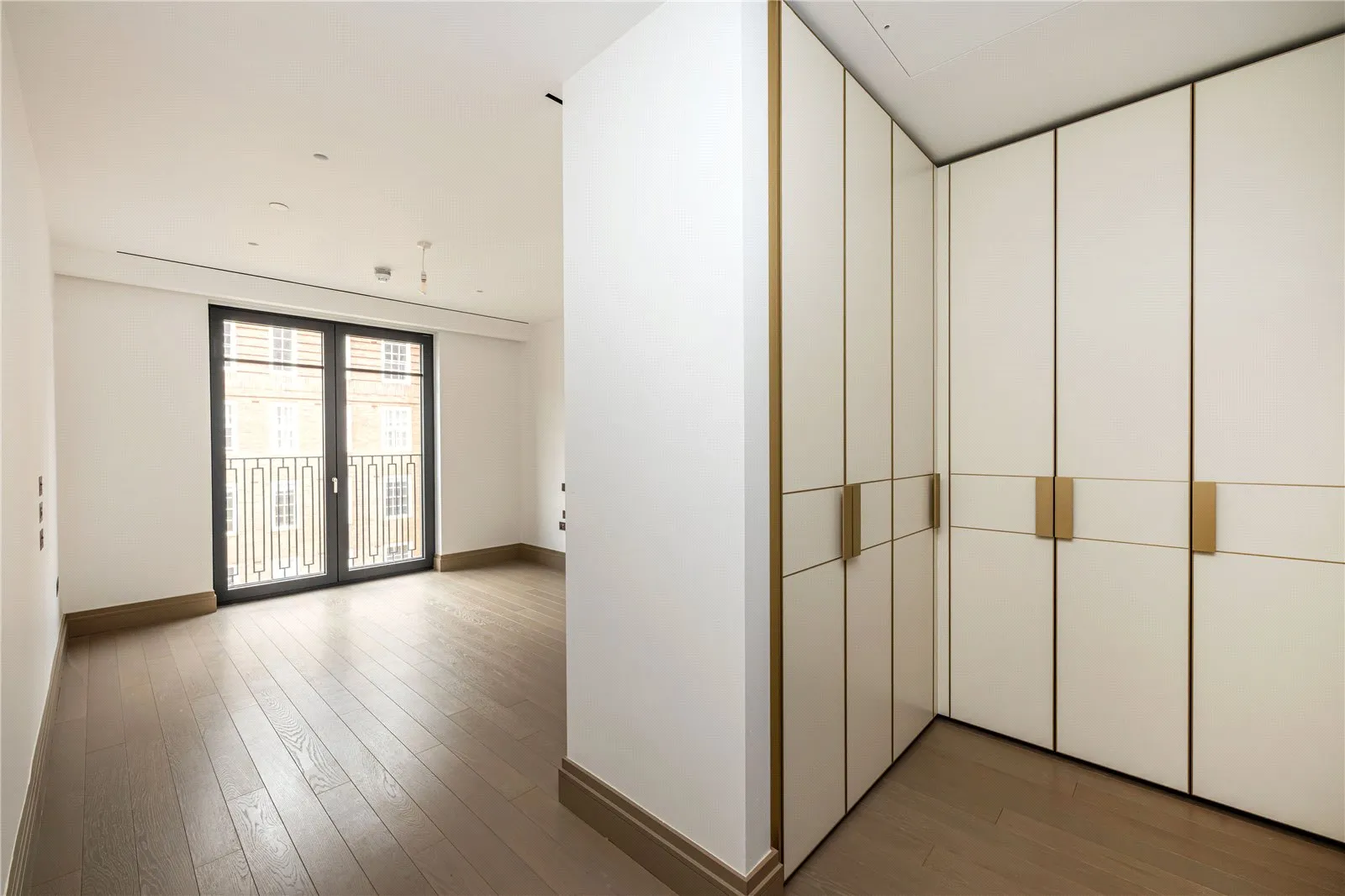 Flat Draycott Avenue in Greater London