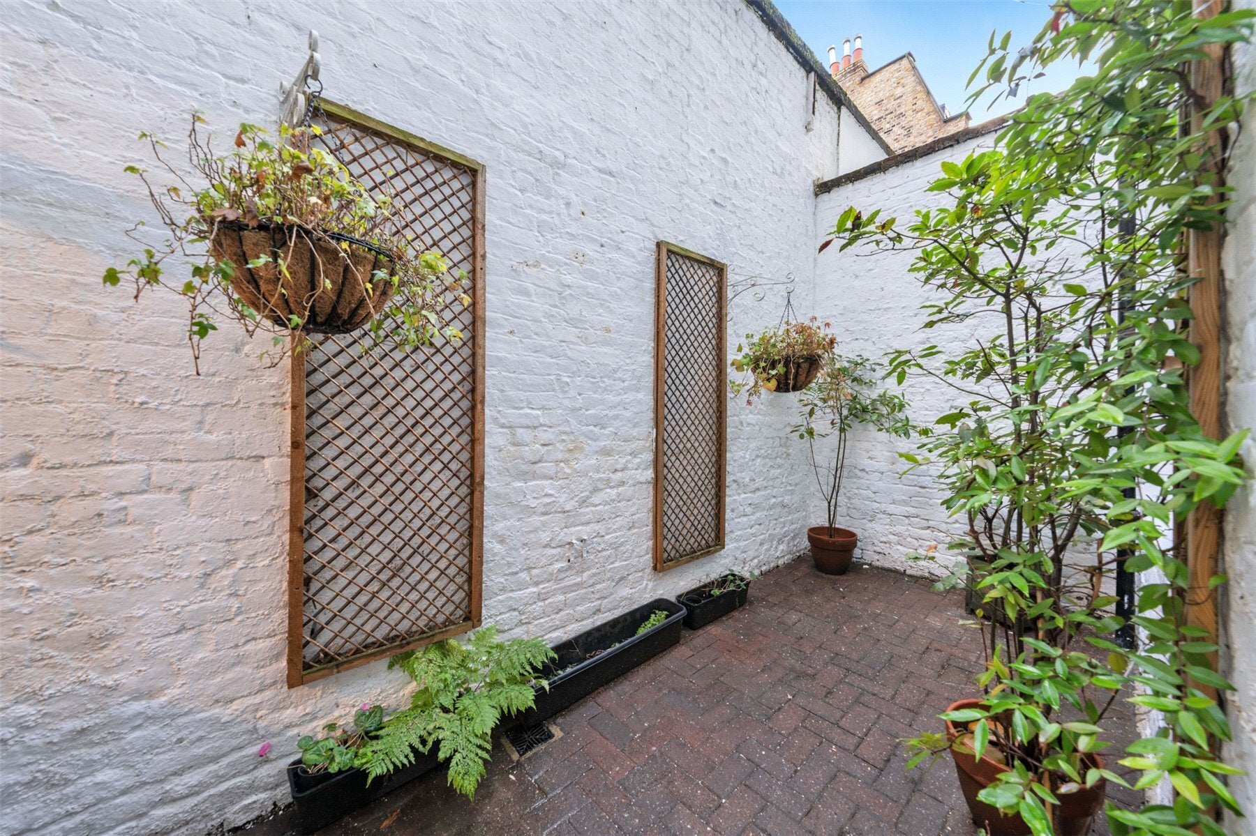 Flat Elvaston Mews in Greater London