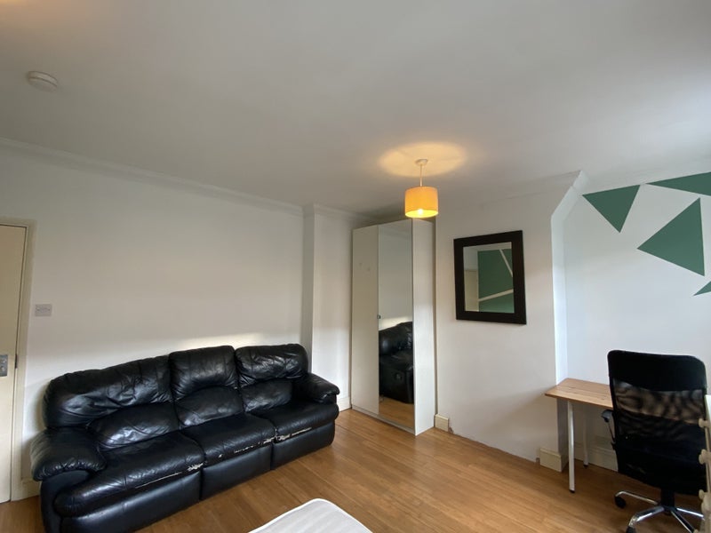 Room Hornsey Road in Greater London