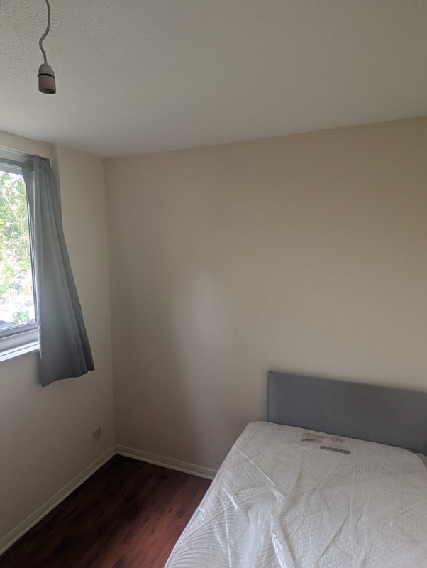 Room Listowel Close in Greater London