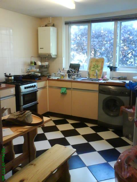 Room Listowel Close in Greater London