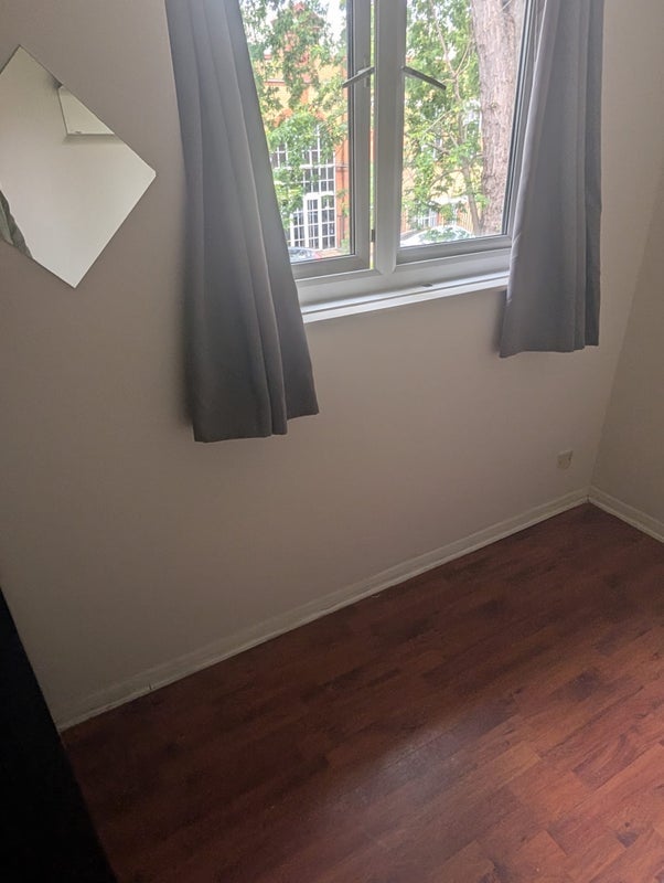 Room Listowel Close in Greater London