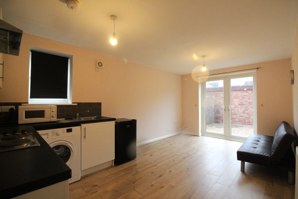 Flat Thornton Street in Ashfield