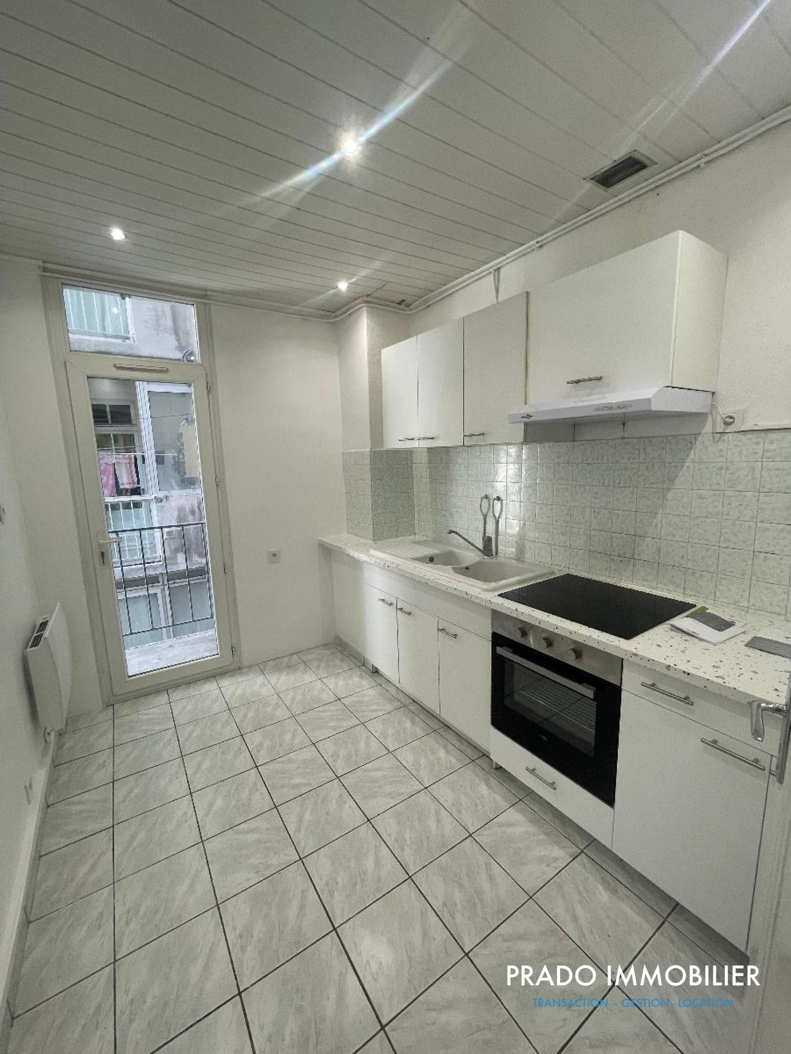 Flat Rue Saint-François de Sales in Marseille