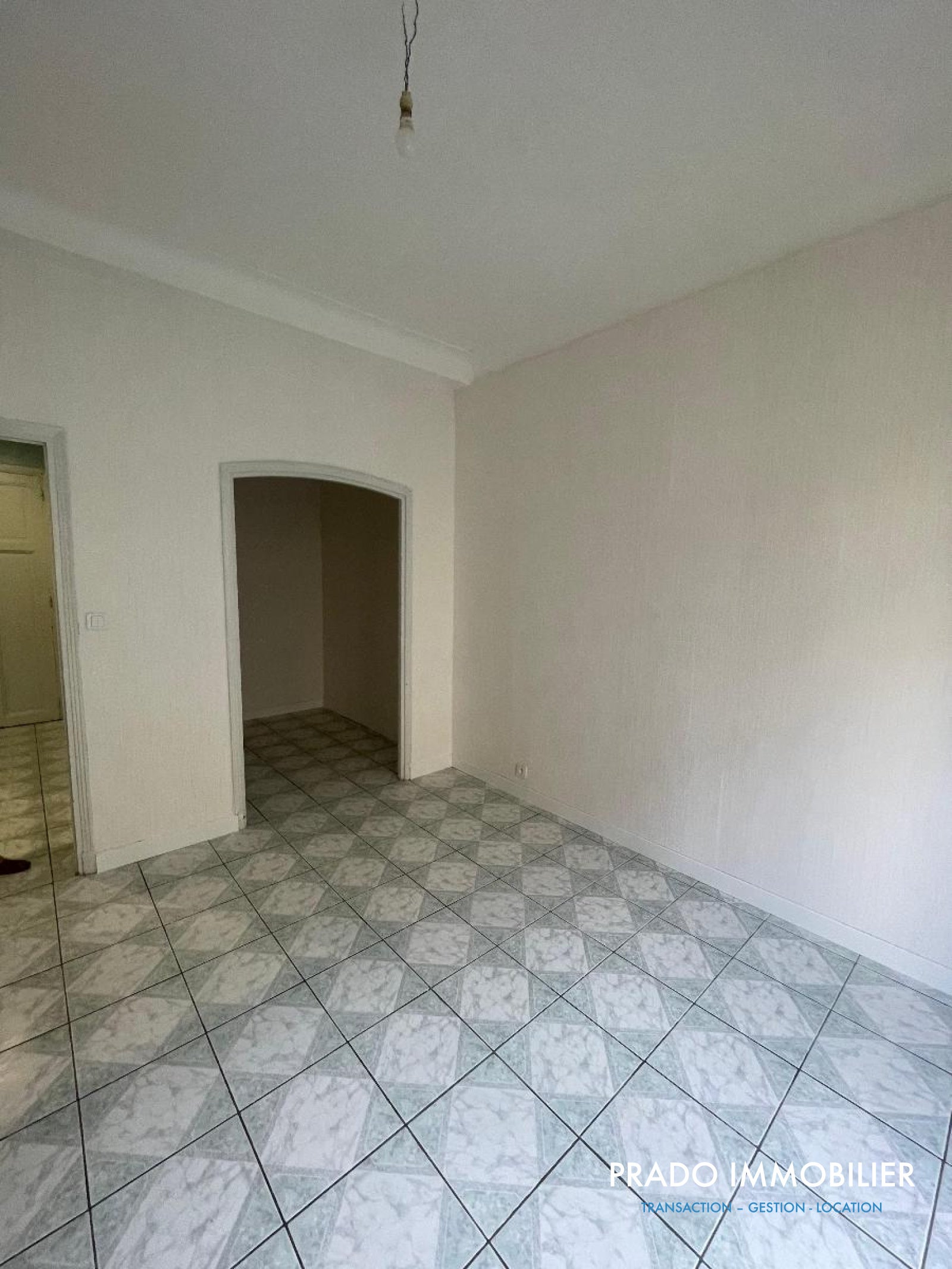 Flat Rue Saint-François de Sales in Marseille