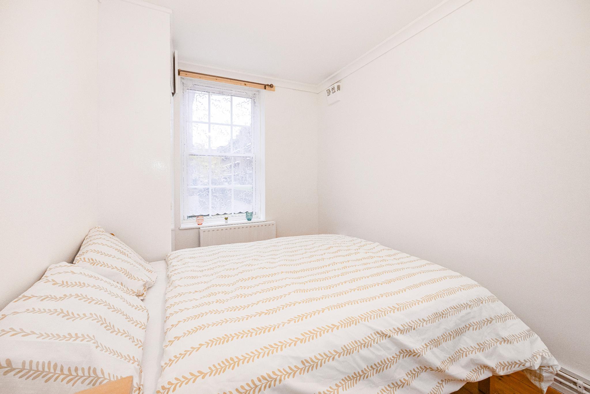Room Shadwell Gardens in Greater London
