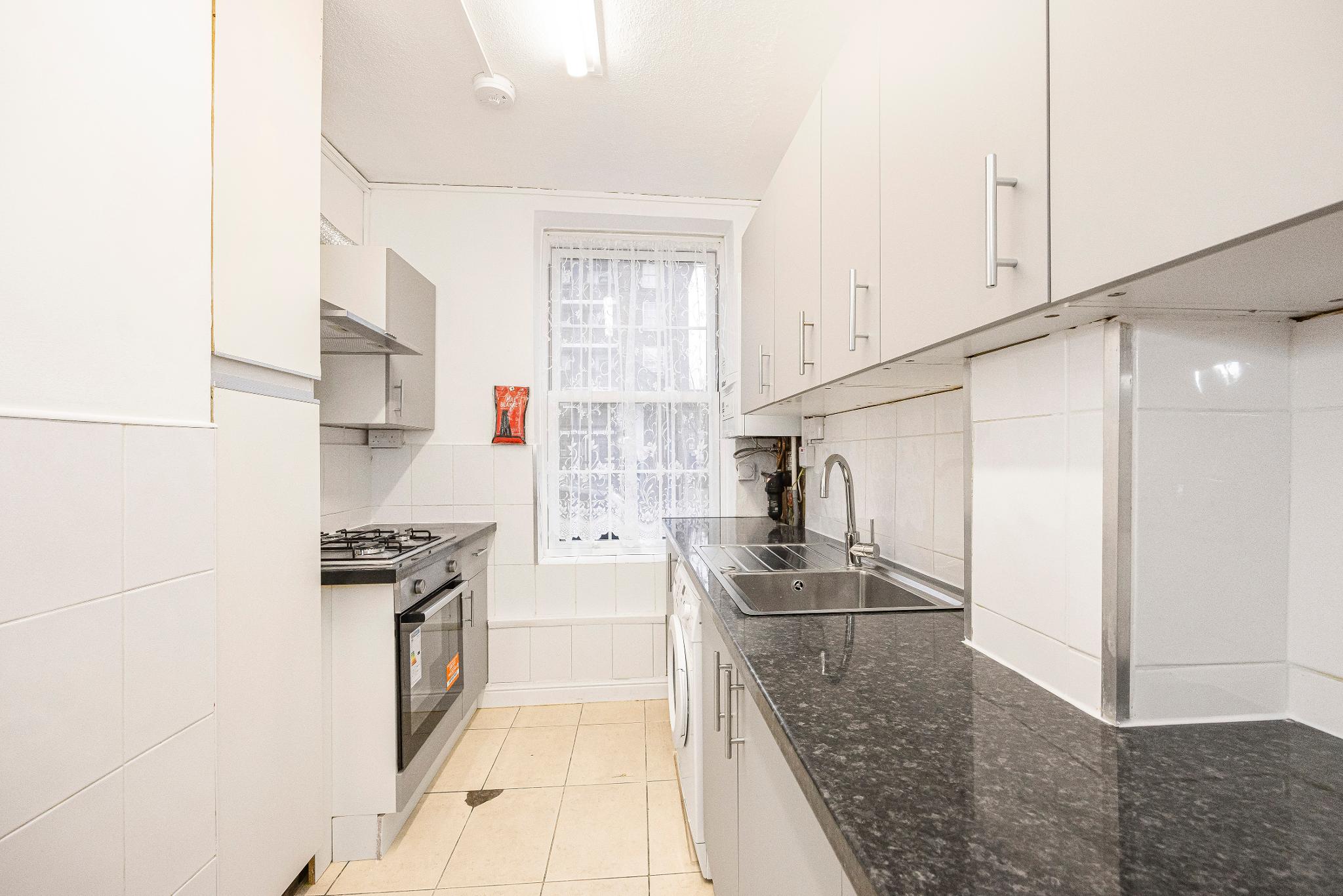 Room Shadwell Gardens in Greater London
